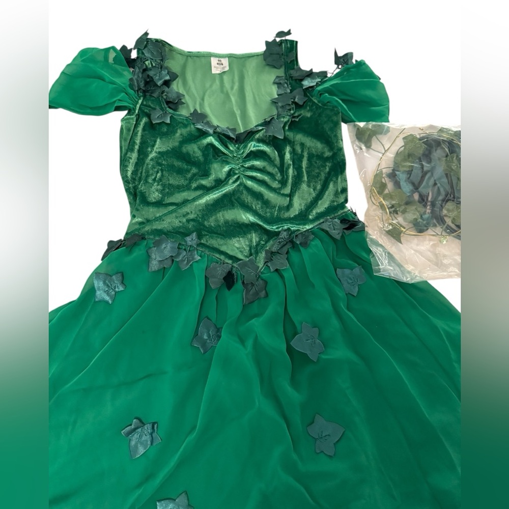 Spirit Halloween Poison Ivy Short Dress Costume DC Villains (Adult Small 4-6) - Picture 9 of 13